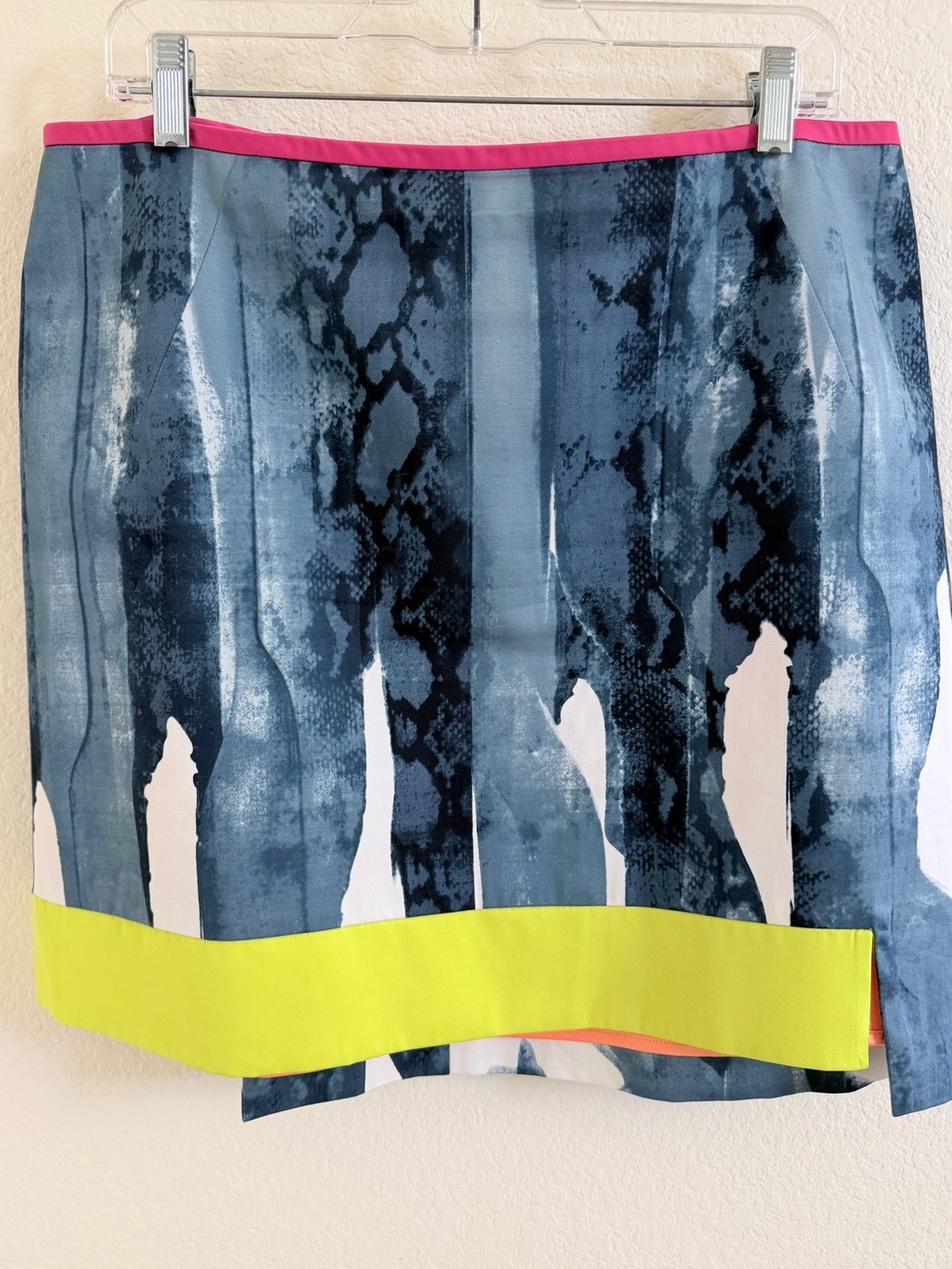 Tahari Blue Snake-Print Mini Skirt w/ Pink Waistband and Neon Yellow Hem (Sz.14)